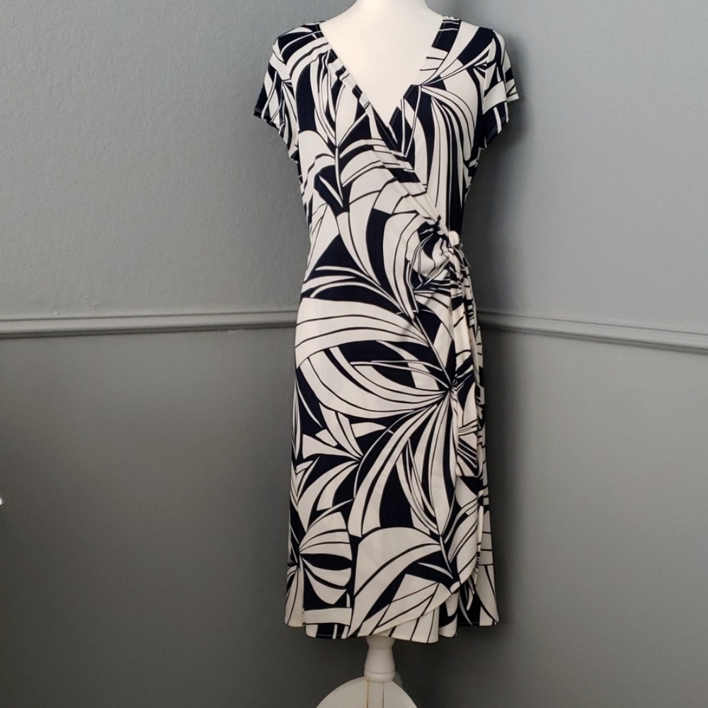 Dress - Picture 2 of 4